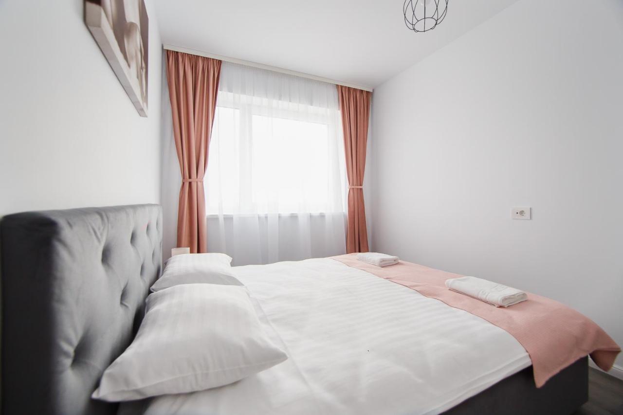 Trio Pink Lejlighed Oradea Eksteriør billede